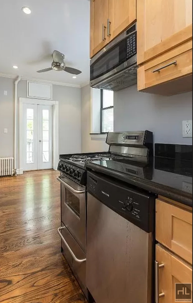 East 35 Street - Photo 9