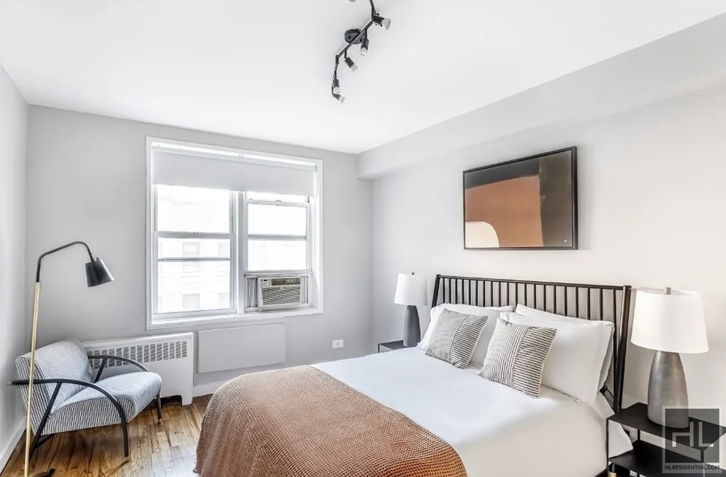 East 58th Street - Photo 5