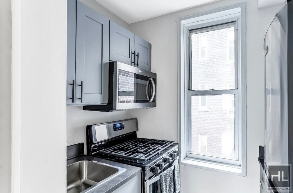 East 58th Street - Photo 1