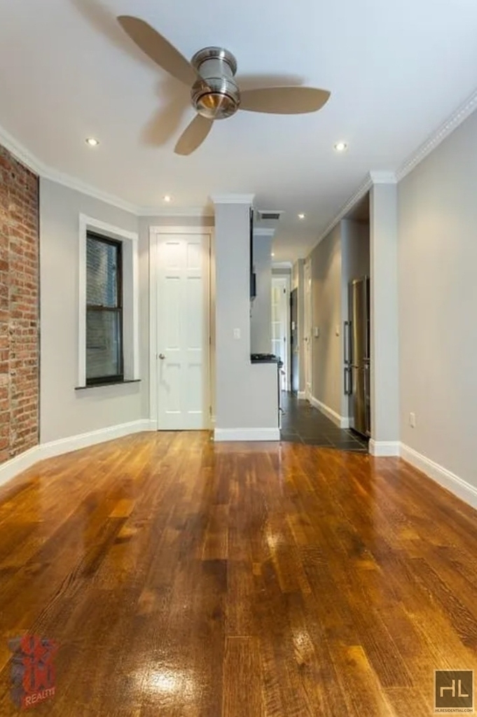 East 5th Street - Photo 3