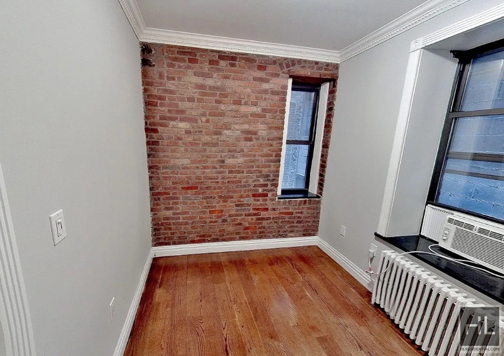 East 5th Street - Photo 9