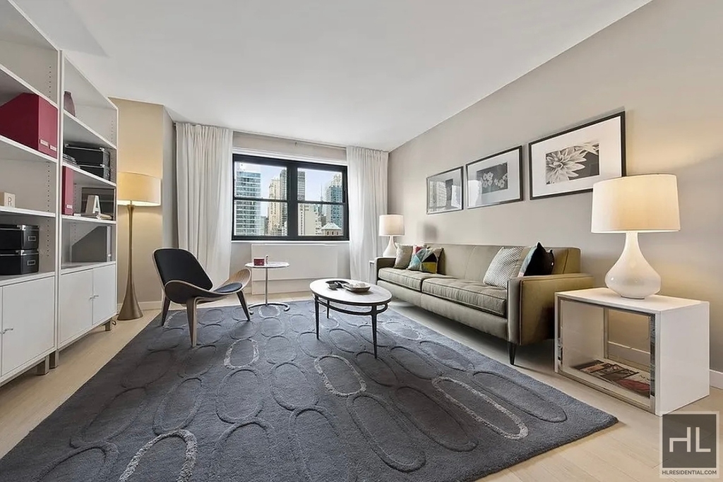 East 39th Street - Photo 11