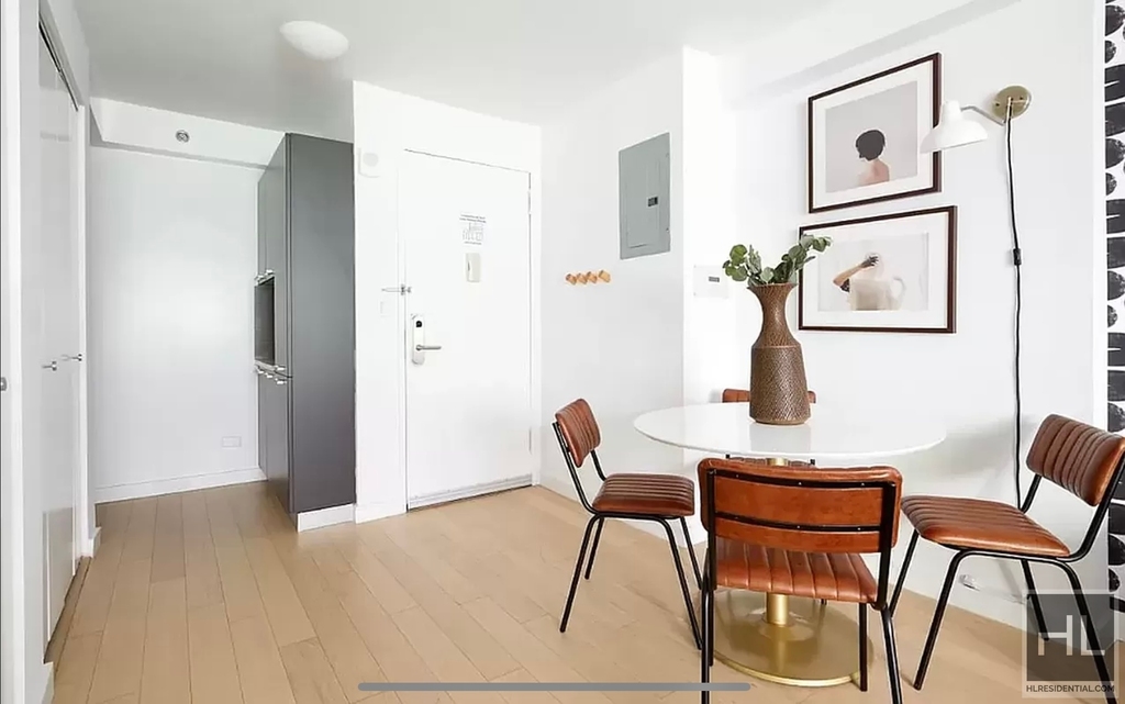 East 39th Street - Photo 4