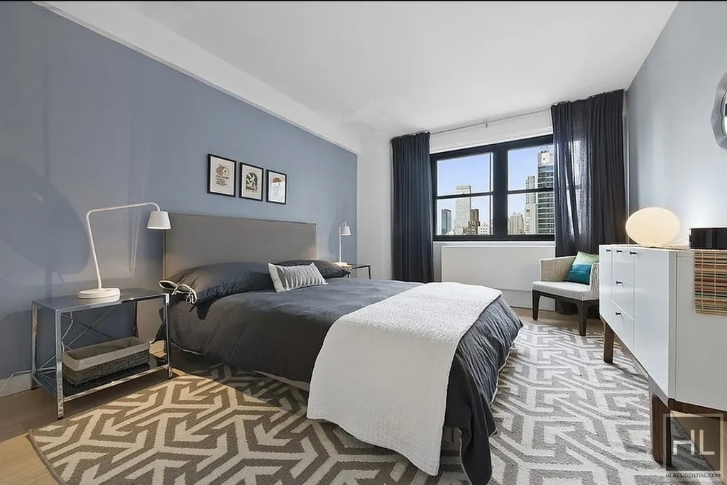 East 39th Street - Photo 12