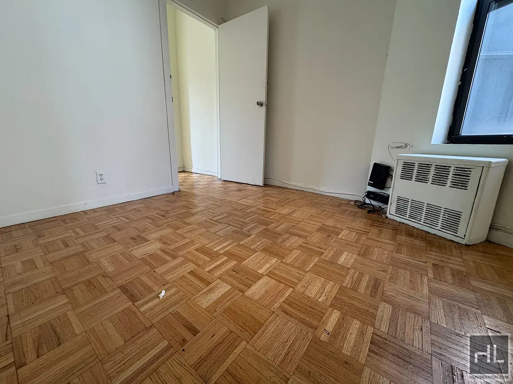 323a East 89th Street - Photo 3