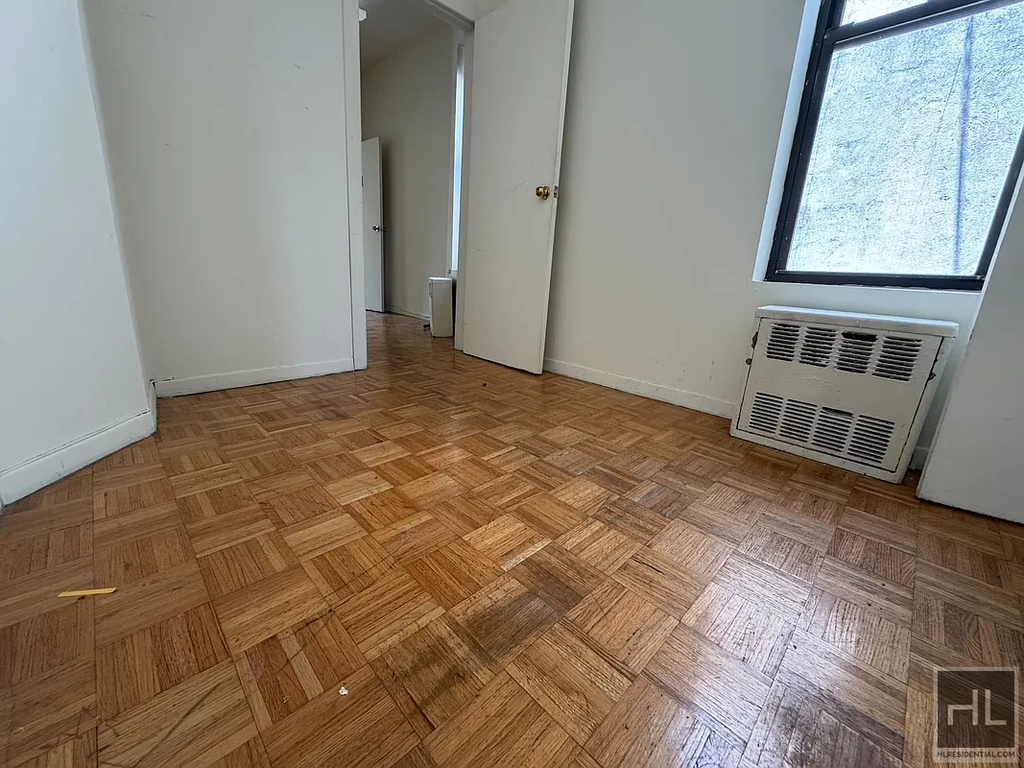 323a East 89th Street - Photo 2