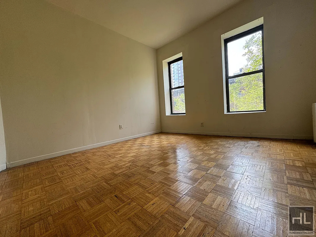 323a East 89th Street - Photo 0