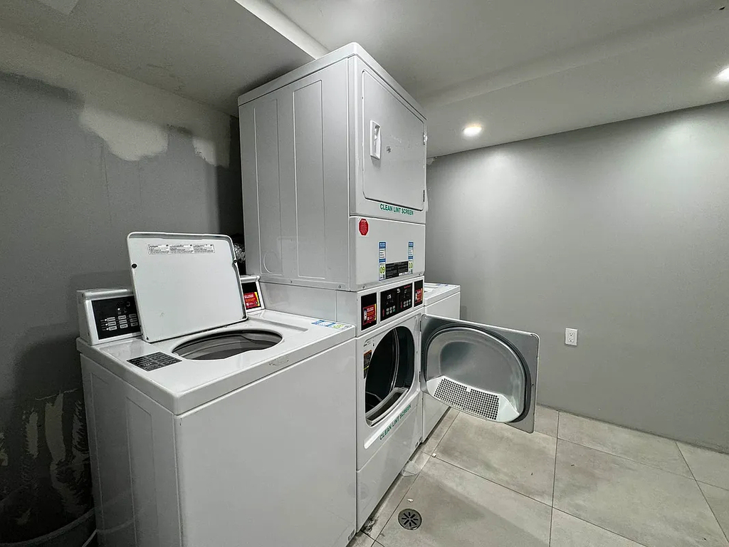 758 Putnam Avenue - Photo 9