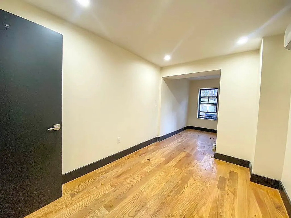 758 Putnam Avenue - Photo 4