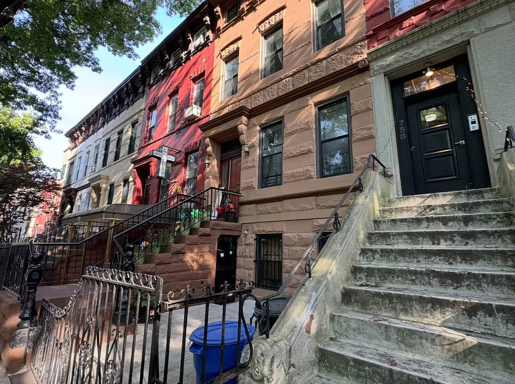 758 Putnam Avenue - Photo 10