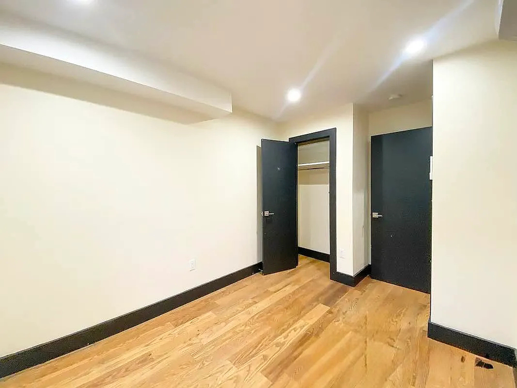 758 Putnam Avenue - Photo 5