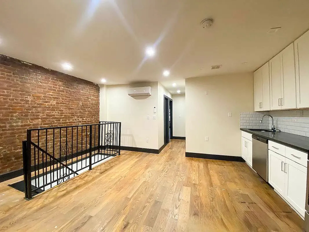 758 Putnam Avenue - Photo 2