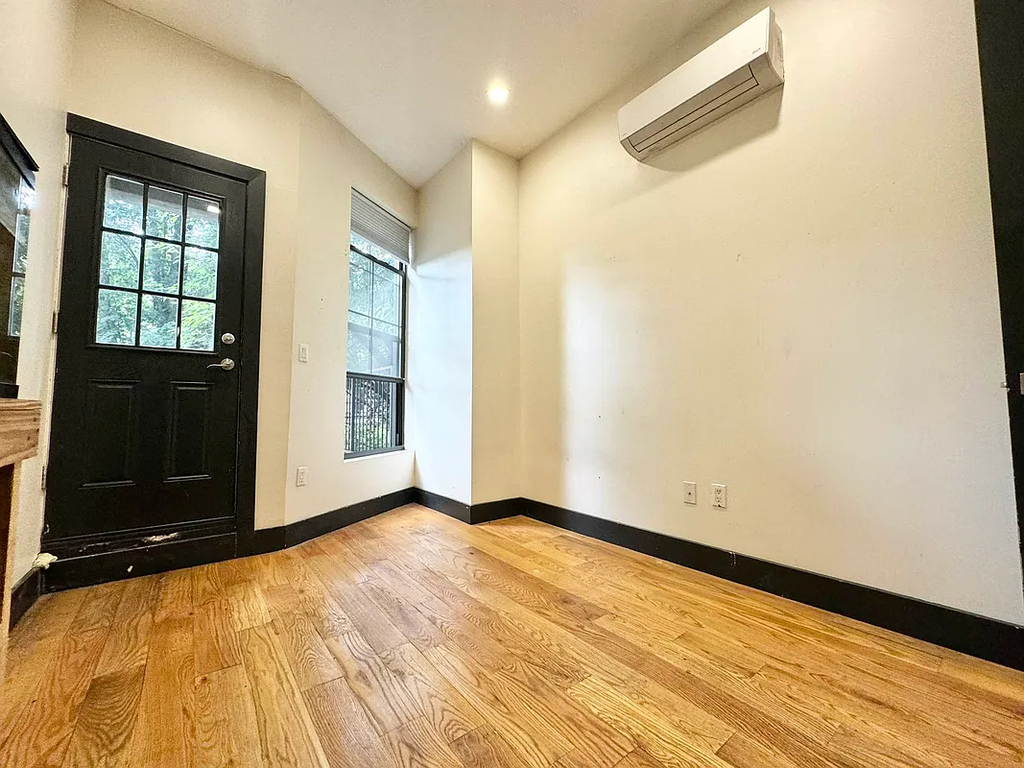 758 Putnam Avenue - Photo 3
