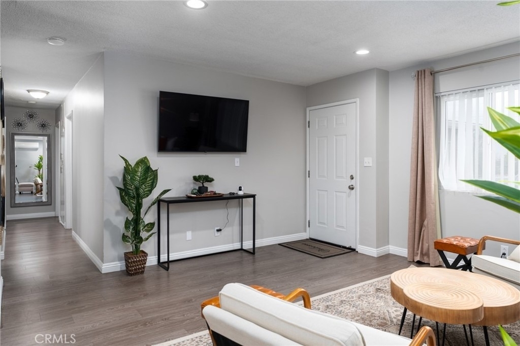 716 N Orange Street - Photo 2