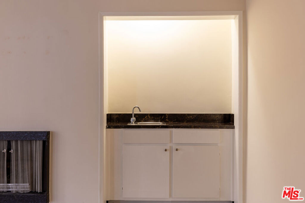 1033 6th Street - Photo 5