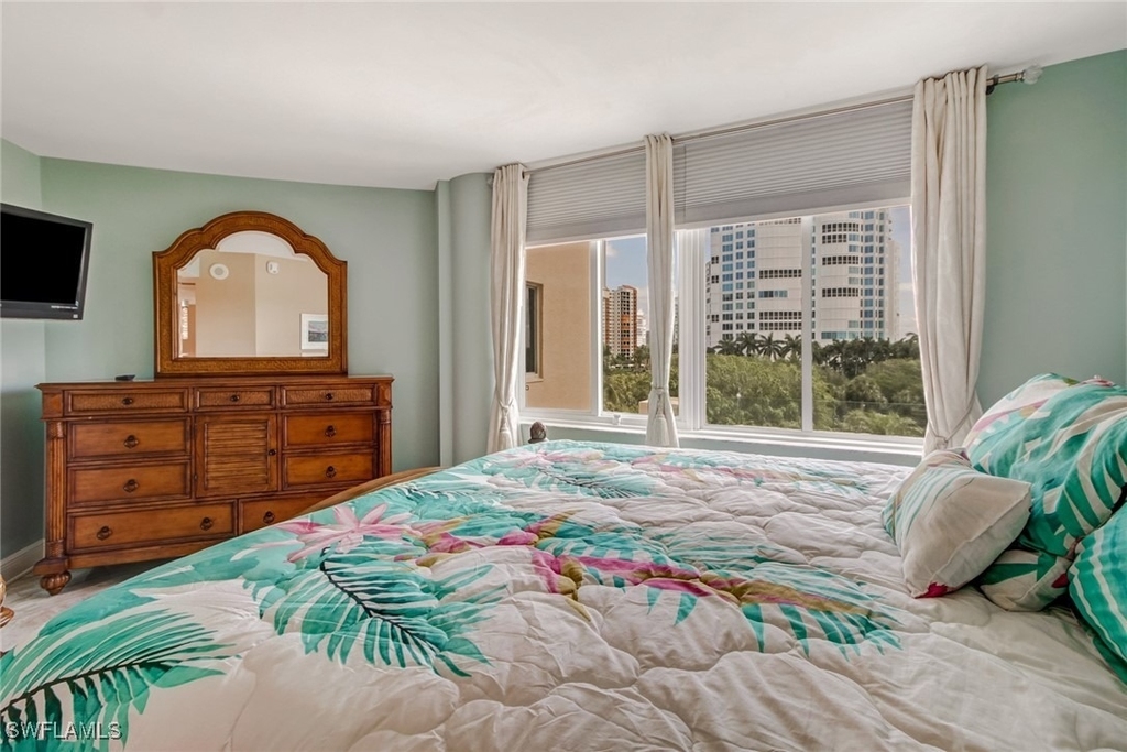 4041 Gulf Shore Boulevard N - Photo 19