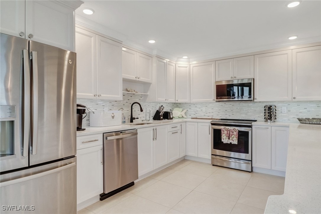 4041 Gulf Shore Boulevard N - Photo 8