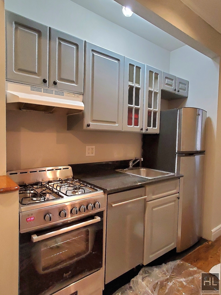 East 18th Street - Photo 16