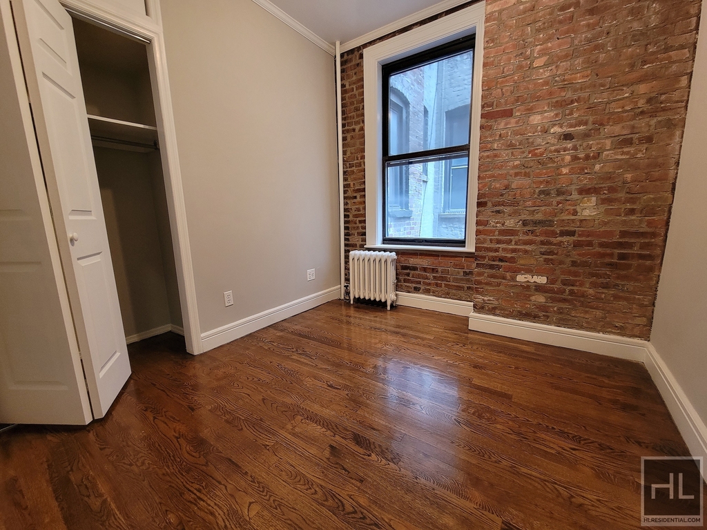 East 18th Street - Photo 14