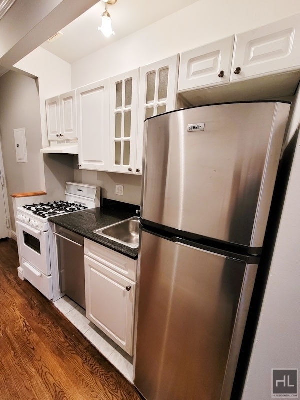 East 18th Street - Photo 21