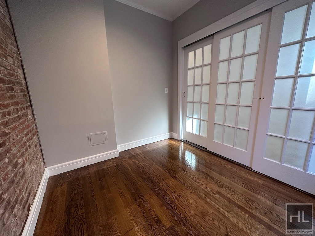 East 18th Street - Photo 18