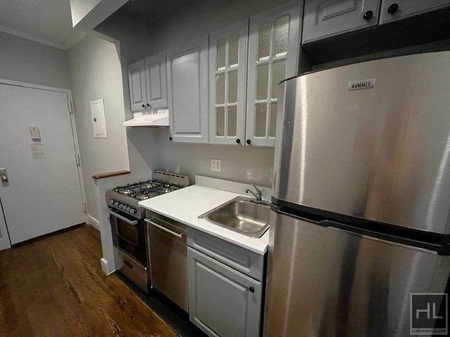 East 18th Street - Photo 10
