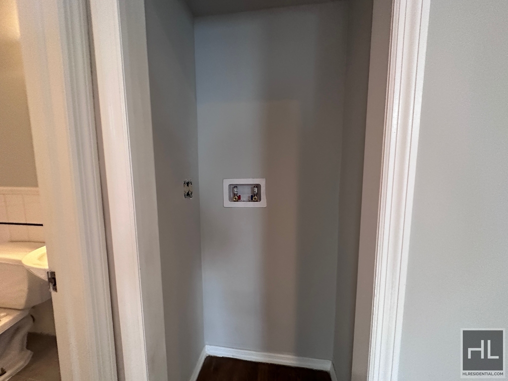 East 18th Street - Photo 19
