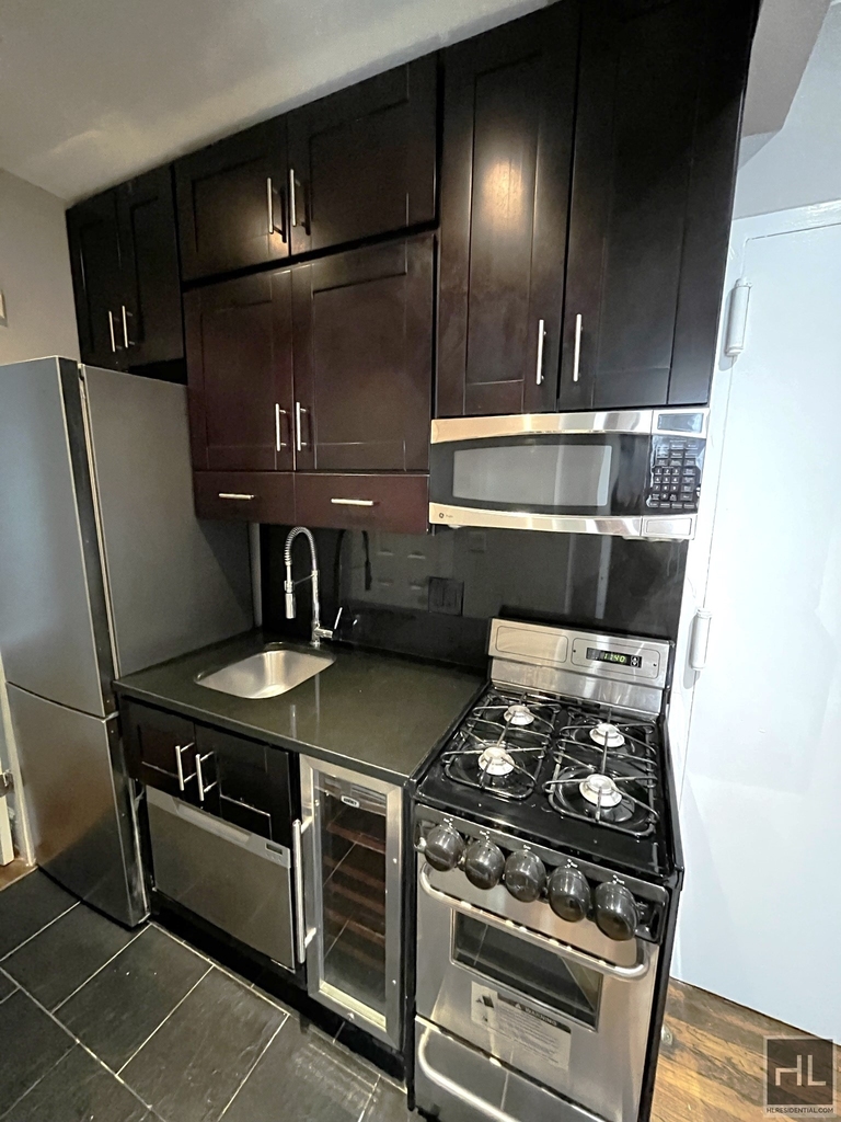 East 13th Street - Photo 37
