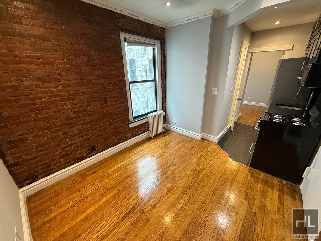 East 13th Street - Photo 5