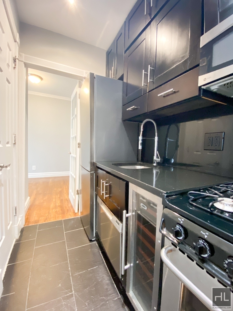 East 13th Street - Photo 24