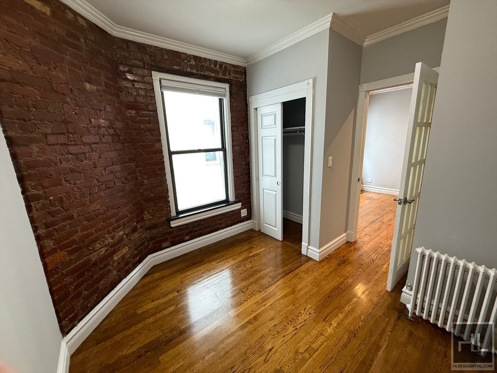 East 13th Street - Photo 8