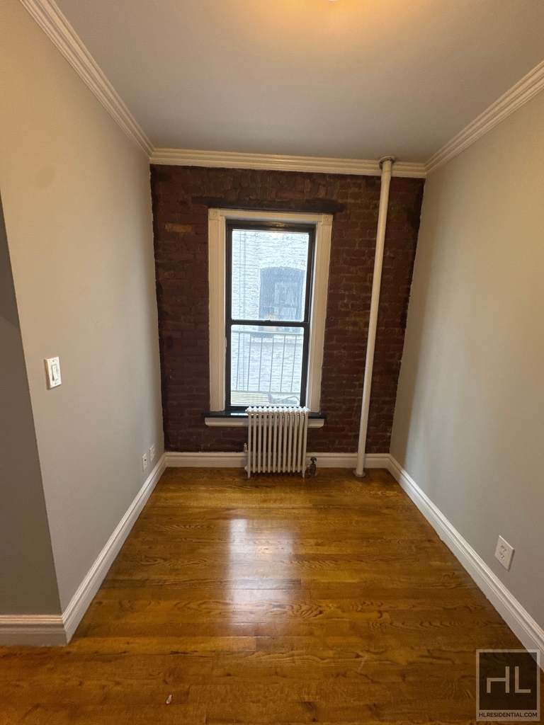 East 13th Street - Photo 18