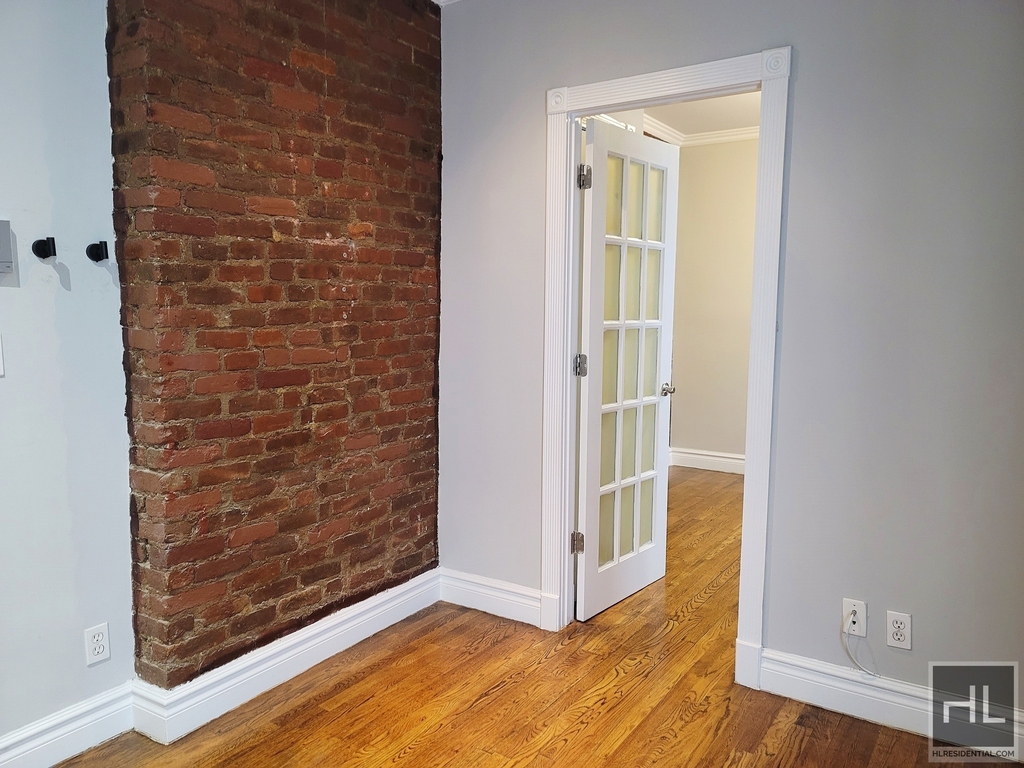 East 13th Street - Photo 28
