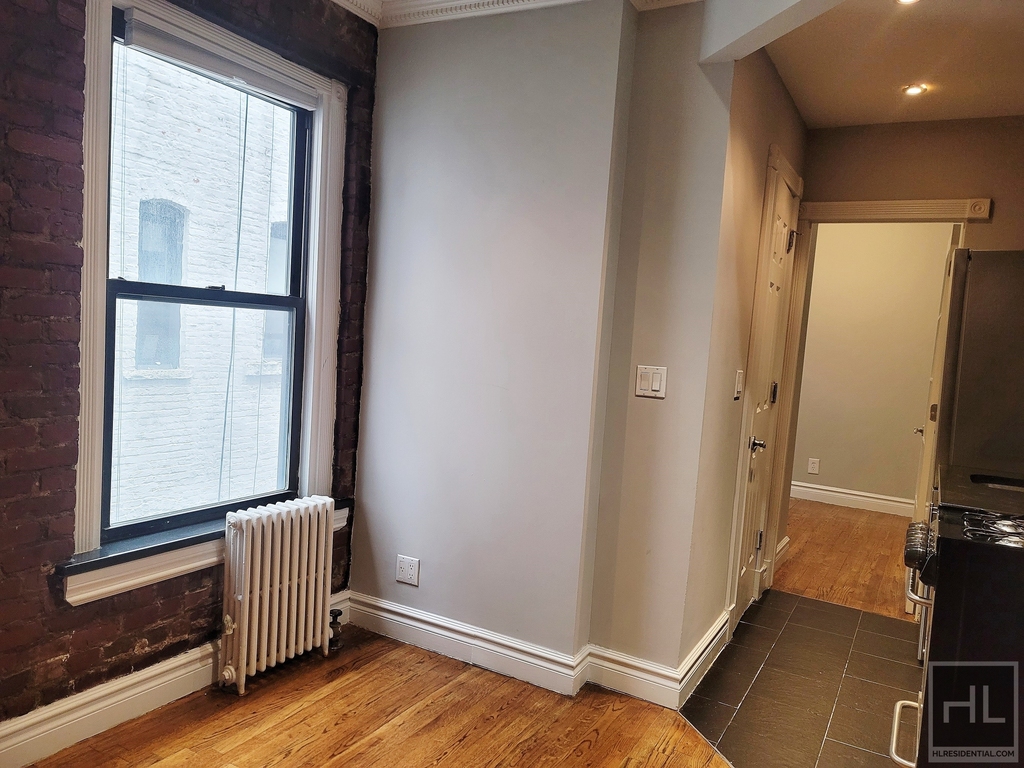 East 13th Street - Photo 27