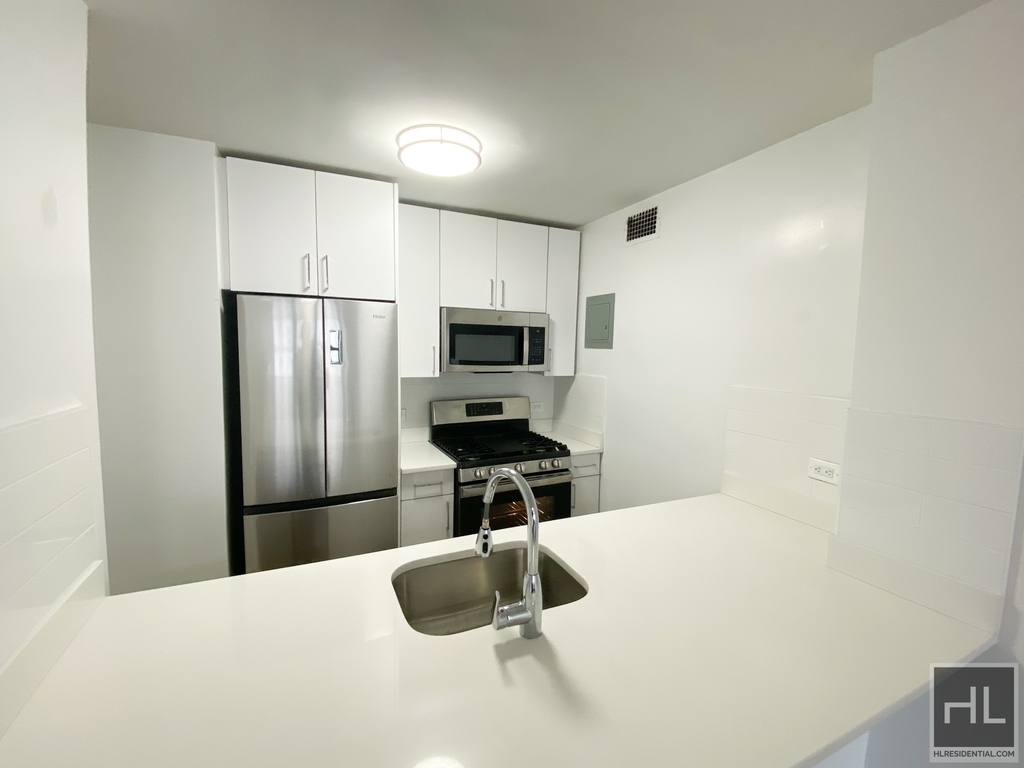 East 89 Street - Photo 4