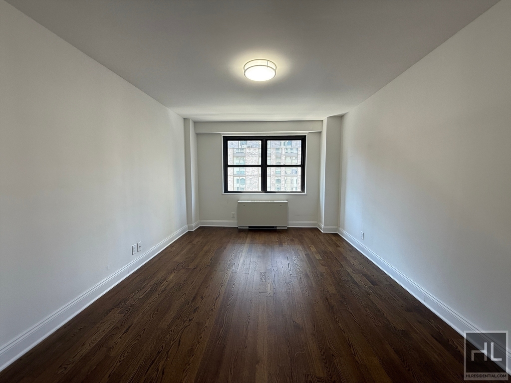 East 89 Street - Photo 2