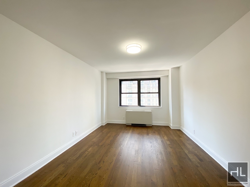 East 89 Street - Photo 6