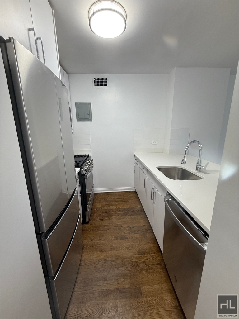 East 89 Street - Photo 1