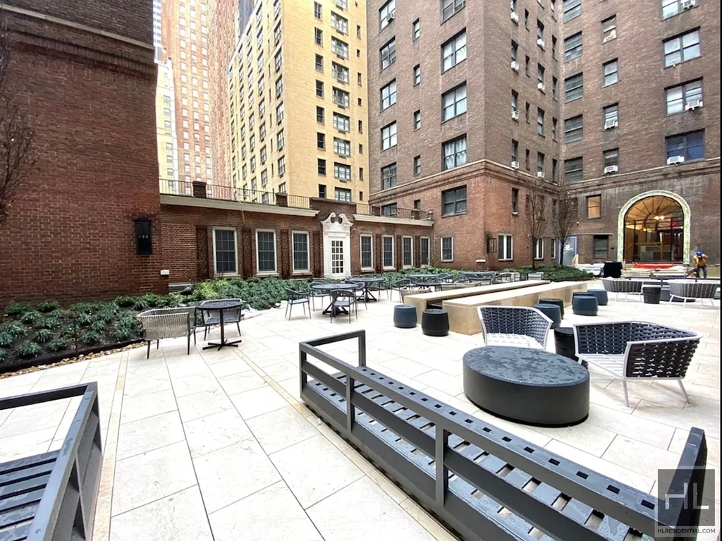 East 48th Street - Photo 21