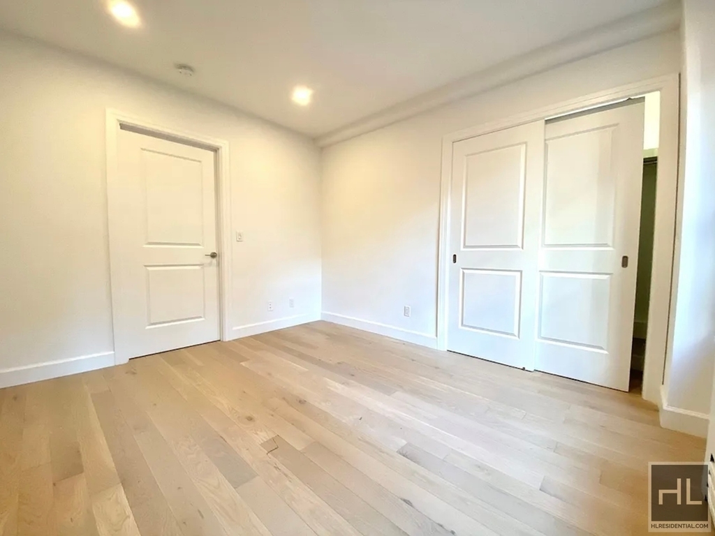East 48th Street - Photo 9