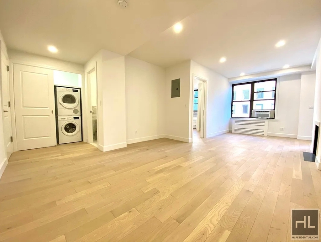 East 48th Street - Photo 4