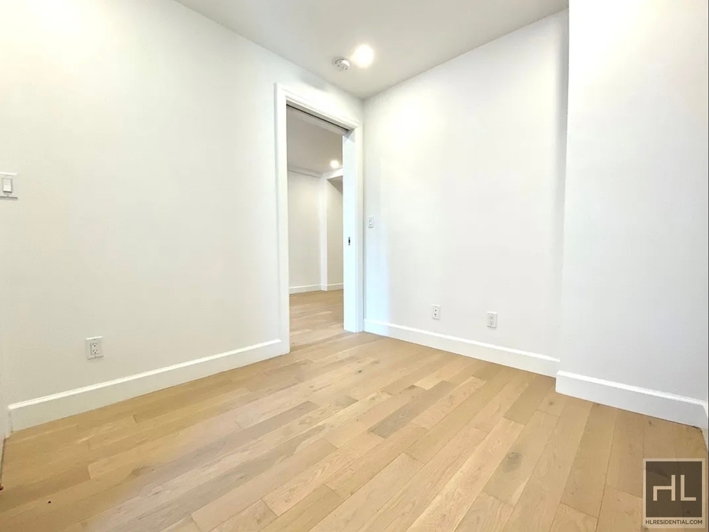 East 48th Street - Photo 13