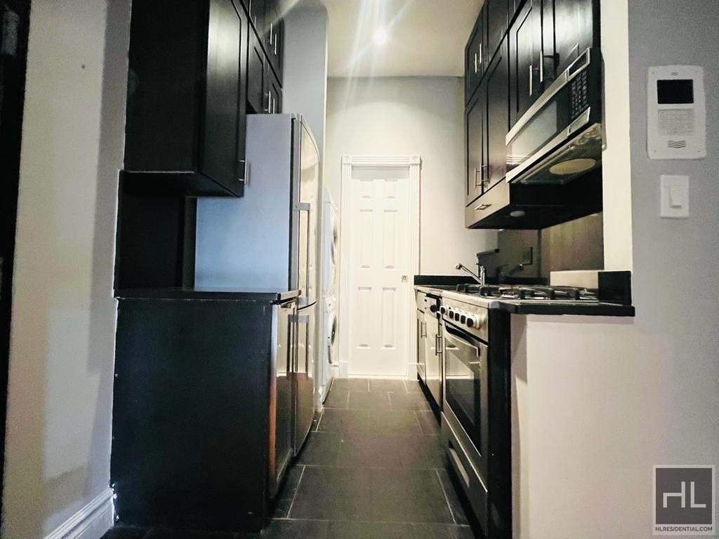 East 28th Street - Photo 16