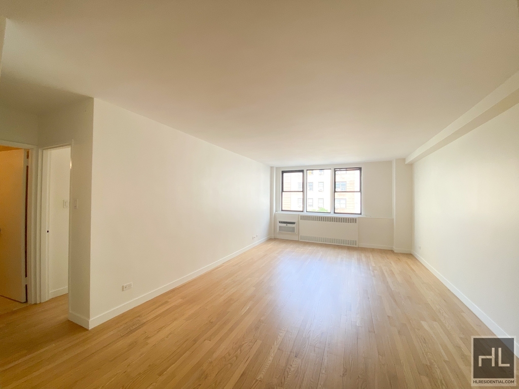 East 79th Street - Photo 2