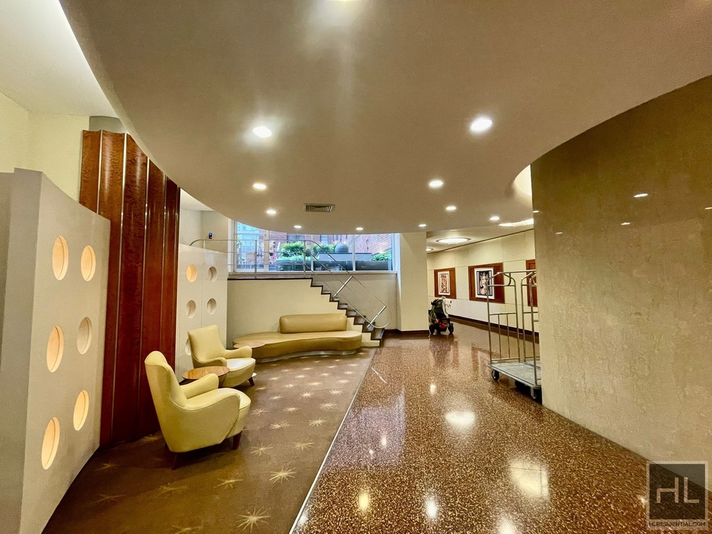 East 79th Street - Photo 16