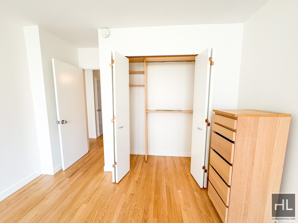 East 79th Street - Photo 4