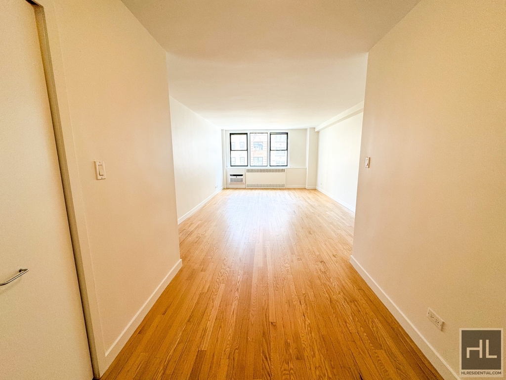 East 79th Street - Photo 3