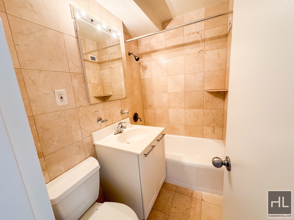 East 79th Street - Photo 9