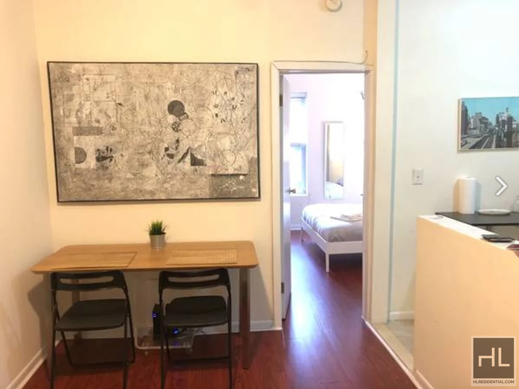 East 11th Street - Photo 11