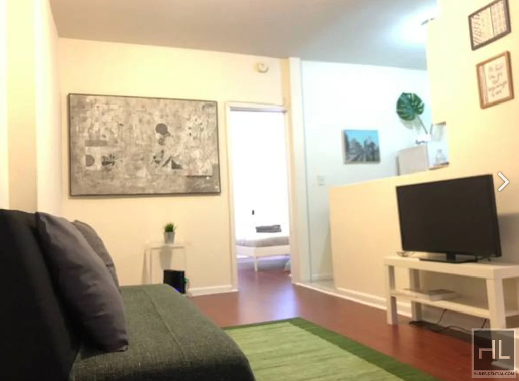 East 11th Street - Photo 8